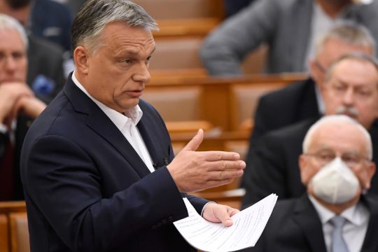 Πρώτη «σφαλιάρα» στις υπερεξουσίες Όρμπαν από το Ευρωπαϊκό Κοινοβούλιο