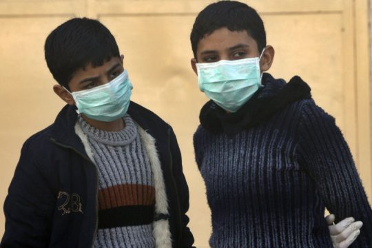 Γάζα: 13χρονη κάνει μαθήματα σε παιδιά στο σπίτι της