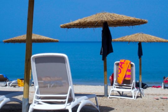 Ανοίγουν το Σάββατο οι οργανωμένες παραλίες