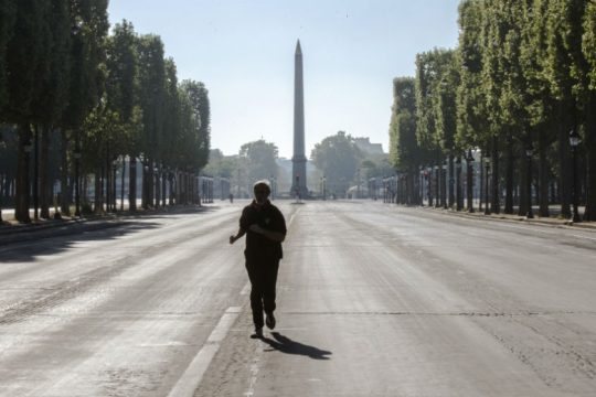 Επιστήμονες και καλλιτέχνες λένε «όχι» στην «επιστροφή στην κανονικότητα»