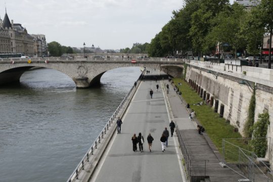Τέλος τα ποτά στις όχθες του Σηκουάνα, μετά τα περιστατικά συγχρωτισμού
