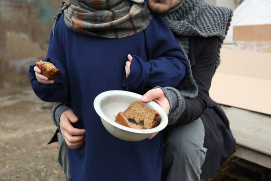 Παιδική πείνα: η μεγαλύτερη ξεφτίλα του νεο-φιλελευθερισμού