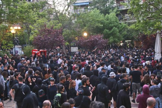 Στην καρδιά του αγριεμένου πλήθους