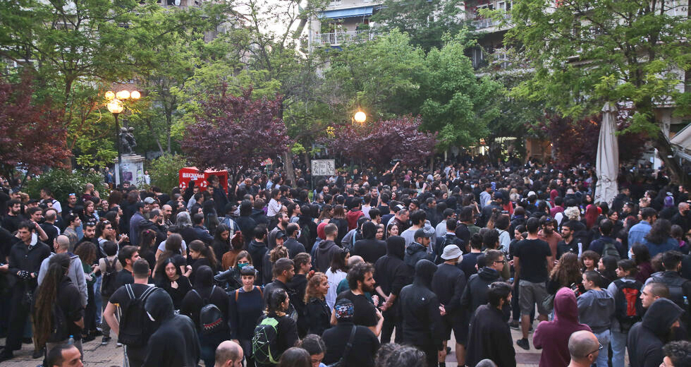 Στην καρδιά του αγριεμένου πλήθους