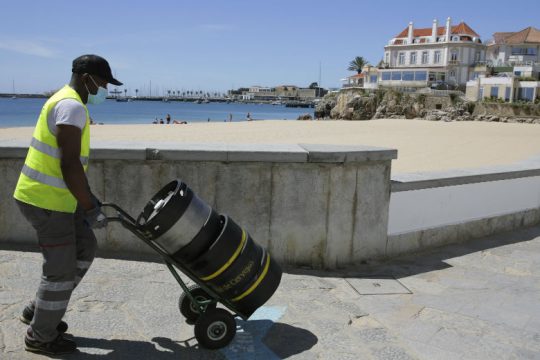 Αύξηση 52% στις αιτήσεις για επίδομα ανεργίας από νέους στην Πορτογαλία