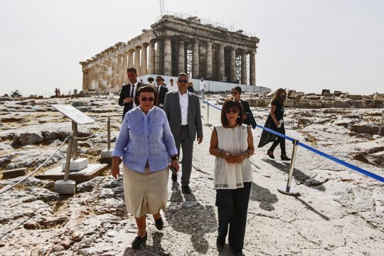 «Να σηκωθούμε όλοι μαζί λίγο ψηλότερα»