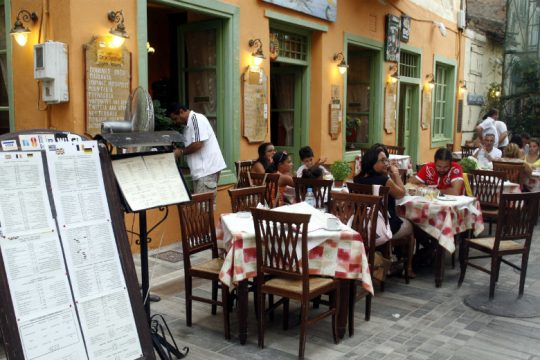Covid-19: Οδηγός Επανεκκίνησης για τη Μαζική Εστίαση από τον ΕΦΕΤ