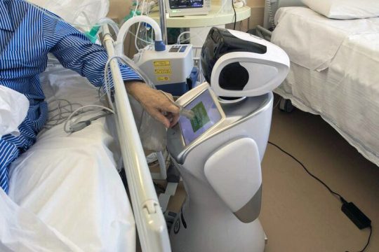 Η πανδημία φέρνει ρομπότ στα νοσοκομεία