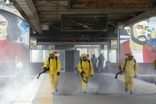 Ημερήσιο ρεκόρ θανάτων αλλά πτώση των νέων κρουσμάτων στη Ρωσία