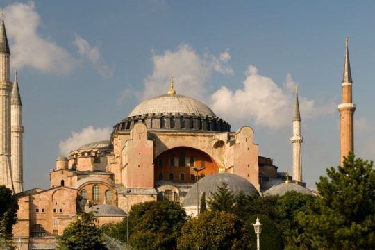 Στο φως τα «υπόγεια μυστικά» της Αγίας Σοφίας: Λαβύρινθοι και κατακόμβες [βίντεο]