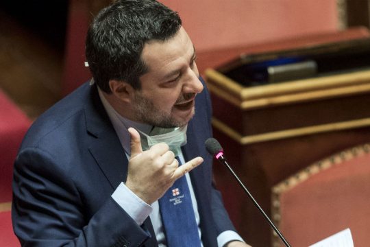 Ολονυχτία Σαλβίνι στην Ιταλική Βουλή για το «θεαθήναι»