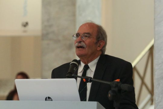 Πέθανε ο διακεκριμένος αστροφυσικός Γιάννης Σειραδάκης