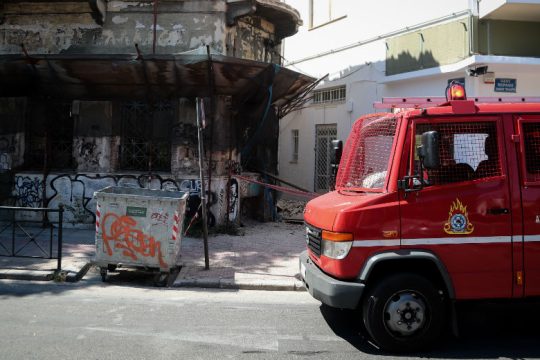 Σε εξέλιξη φωτιά σε μονοκατοικία της Πατησίων