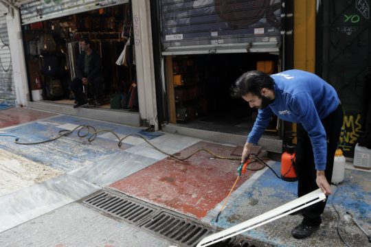 Πρεμιέρα για καταστήματα και σχολεία μετά το δίμηνο «λουκέτο» του κορονοϊού
