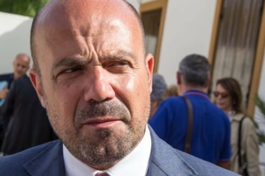 Συνελήφθη ο συντονιστής για τον ιό στη Σικελία, «έφαγε» 600 εκατ. ευρώ!