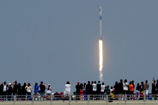 Στον ISS το Space X του Έλον Μασκ