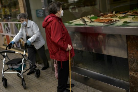 Έρευνες: Χαμηλό το ποσοστό μόλυνσης Γάλλων και Ισπανών