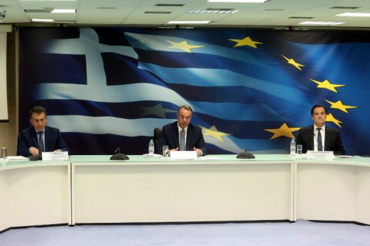 Live οι ανακοινώσεις της κυβέρνησης για τουρισμό και εργασία