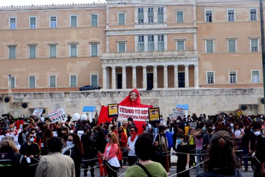 Ποια «βαριά βιομηχανία»;