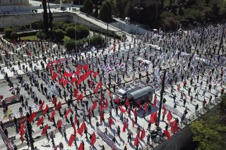 «Εσείς στους καναπέδες, εμείς θα αλωνίζουμε»
