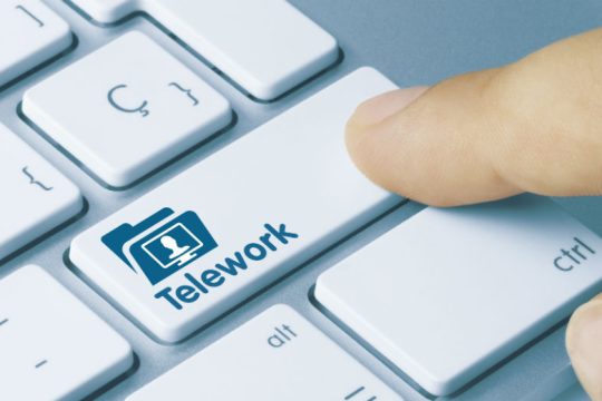 Ο κορονοϊός εξασθενεί, η τηλεργασία ανθεί…
