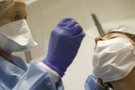 Με αρρύθμιστο το τοπίο των τεστ, αλωνίζουν οι ιδιώτες