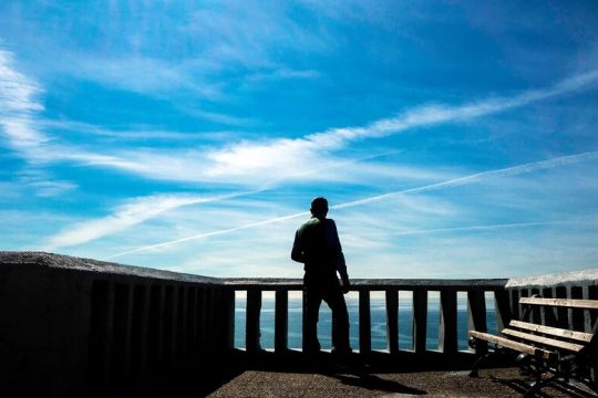 Ανάμεσα στο τοπικό και στο διεθνές εν μέσω πανδημίας