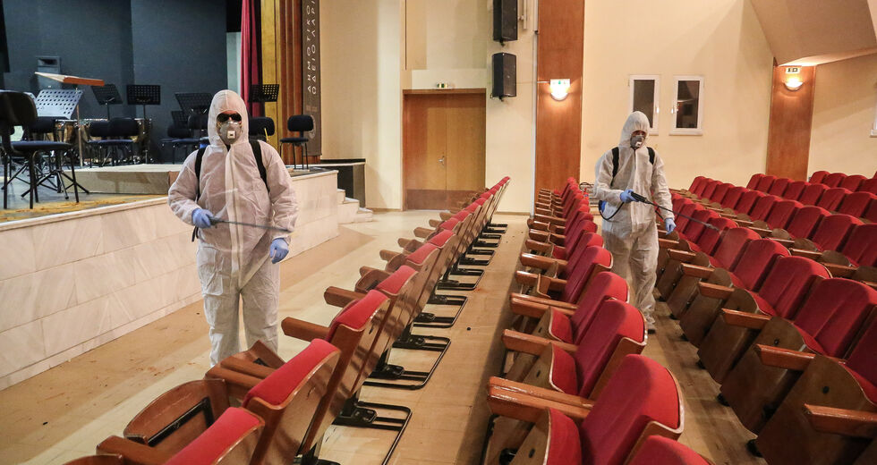 Ο «άφραγκος καλλιτέχνης» και η… τέχνη της εξαπάτησης