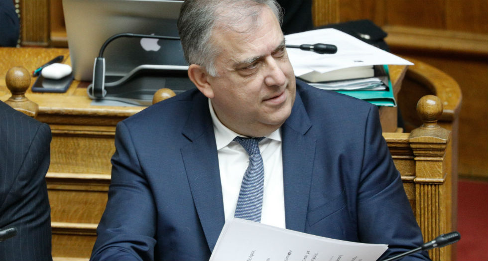 «Δεν υπάρχει σχέδιο για μείωση μισθών στο Δημόσιο» λένε Θεοδωρικάκος-Σταϊκούρας