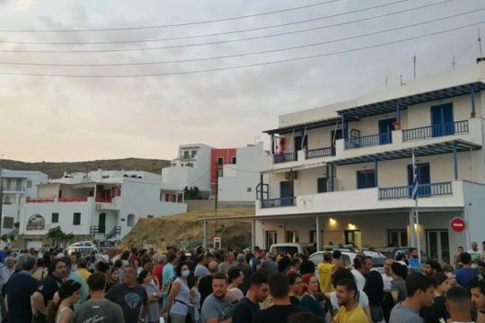 Ο Δήμος Τήνου ζητά παύση εργασιών για το αιολικό πάρκο