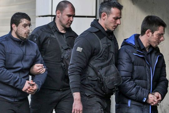 Ο ένας κατηγορεί τον άλλο, μαζί την ξανασκοτώνουν