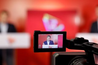 Ο ΣΥΡΙΖΑ επενδύει στο πρόγραμμα «Μένουμε Ορθιοι»