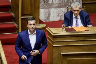 Αραγε ποιος εκβιάζει ποιον;