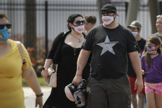 Πάνω από 4.700 νέοι θάνατοι σε ένα 24ωρο από κορονοϊό