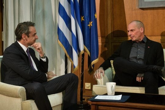 Βαρουφάκης για Βενεζουέλα: Επικίνδυνα ανόητος ο Μητσοτάκης