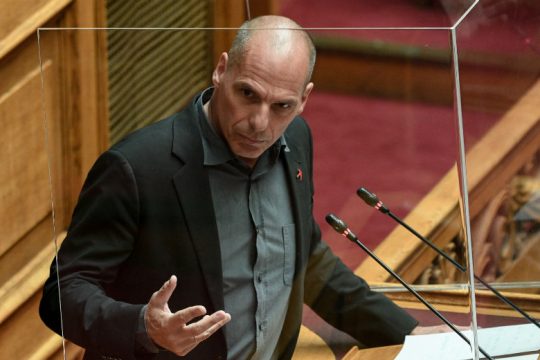 Βαρουφάκης: Το πέμπτο μνημόνιο είναι προ των πυλών