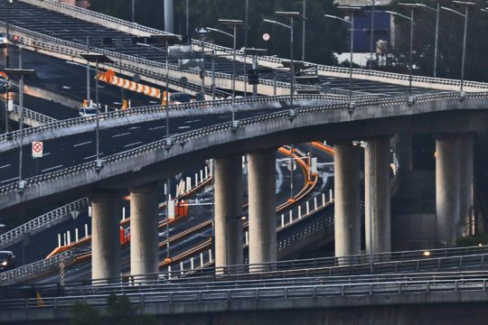 «Μένουμε στο σπίτι» χωρίς βία και εξαναγκασμό
