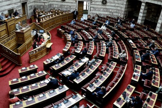 [Live] Η συζήτηση στη Βουλή της υπόθεσης Novartis