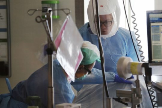 Covid-19: Πάνω από 276.000 οι νεκροί σε όλον τον κόσμο, σχεδόν 4 εκατ. κρούσματα
