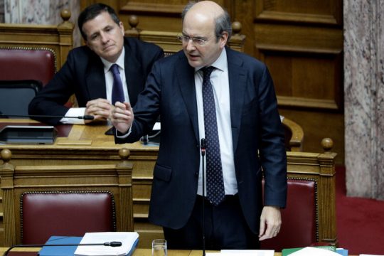 Είρων, λαϊκιστής και υβριστής ο κ. Χατζηδάκης