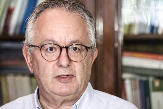 Ο συνταγματολόγος Ν. Αλιβιζάτος για το πόρισμα της Επιτροπής Διερεύνησης Αστυνομικής Βίας