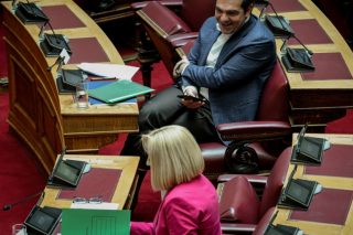 Μόνο με τα λόγια δεν χτίζονται ανώγια!