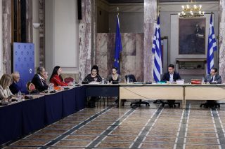 Η Ν.Δ. βλέπει «κύκλωμα», ο ΣΥΡΙΖΑ αντιπερισπασμό