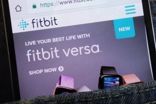 Στο «μικροσκόπιο» η εξαγορά της Fitbit