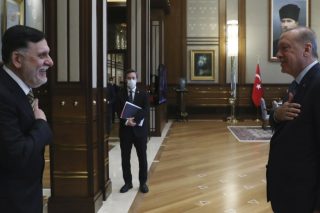 Δεν κάνει πίσω στο μέτωπο της Λιβύης ο Ερντογάν