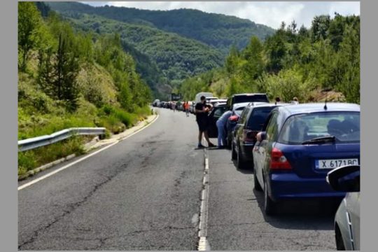Η αγανάκτηση άνοιξε τα σύνορα