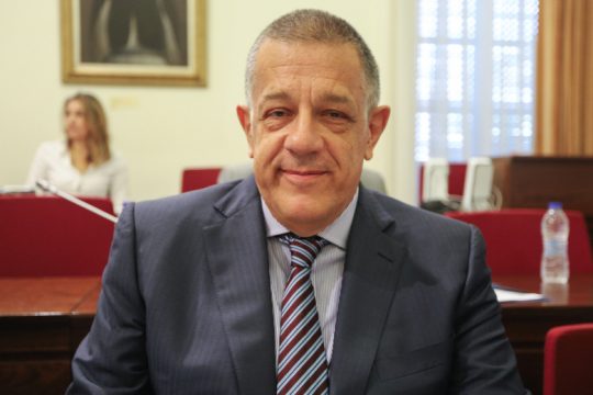 Ο τελευταίος… να κλείσει την πόρτα!