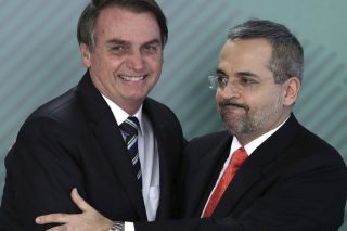 Μπρος φασίστες και πίσω κορονοϊός