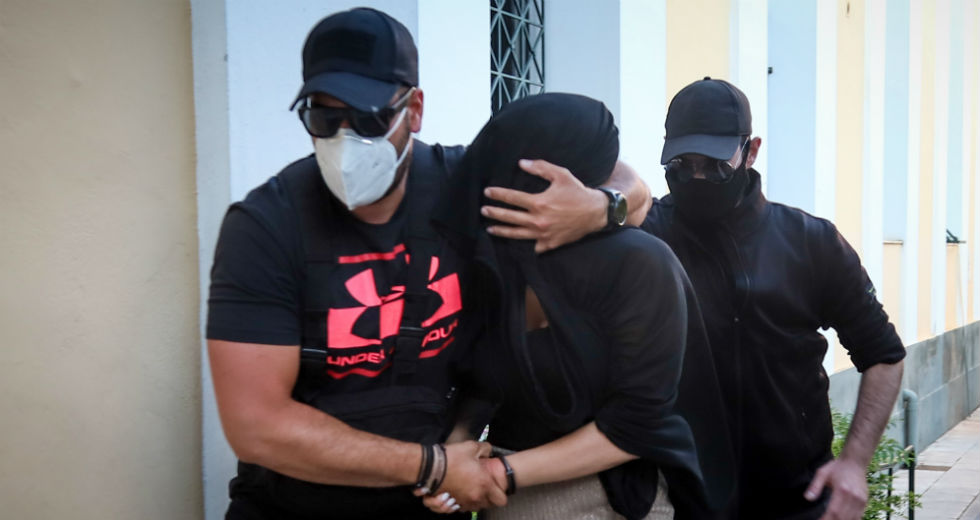 Ποινική δίωξη για απόπειρα ανθρωποκτονίας στην ύποπτη για την επίθεση με βιτριόλι