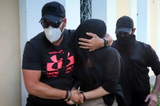 «Διάτρητη» η κατάθεση στον εισαγγελέα της 35χρονης κατηγορούμενης για το βιτριόλι